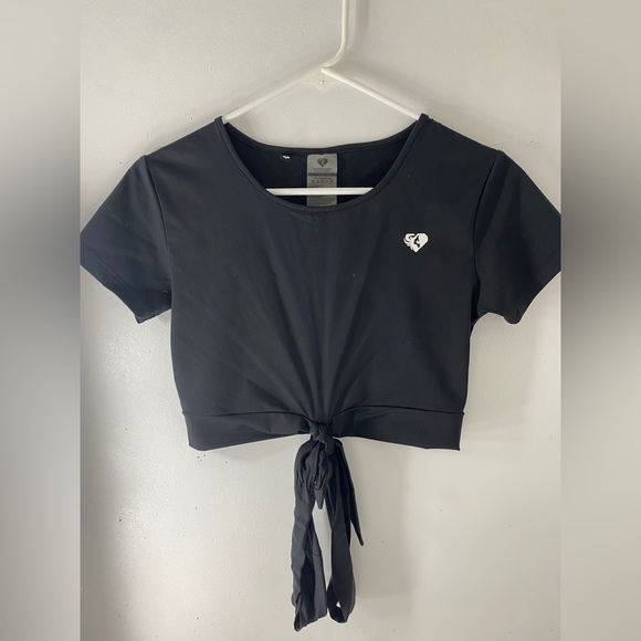 Workout top - Picture 1 of 3